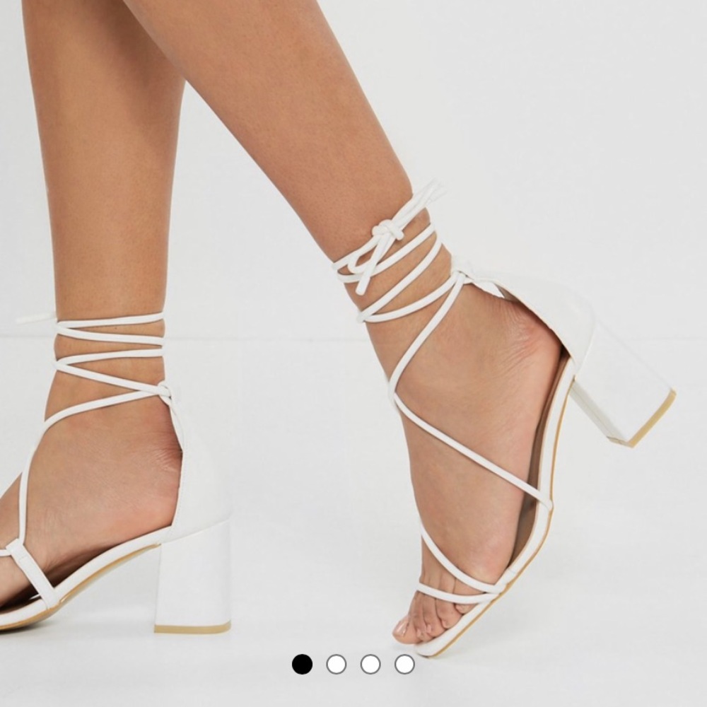 Open minded strappy Tie Sandals